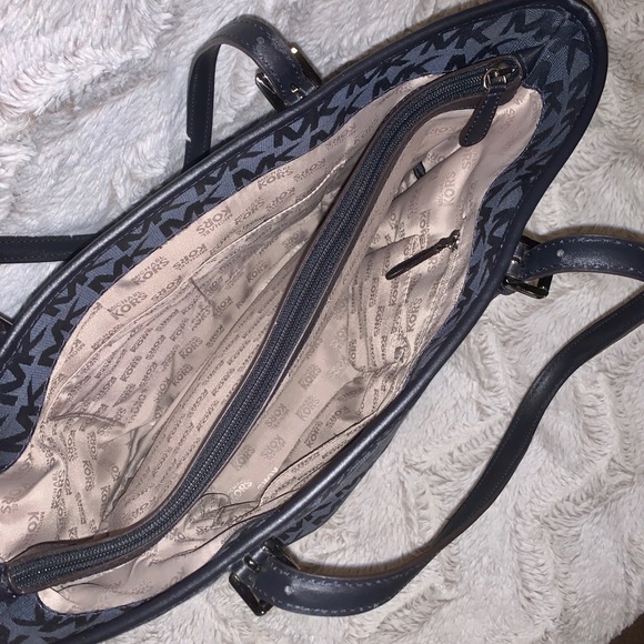 MK purse - Picture 2 of 3